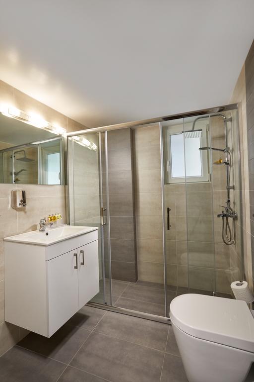 Luxury * Atena